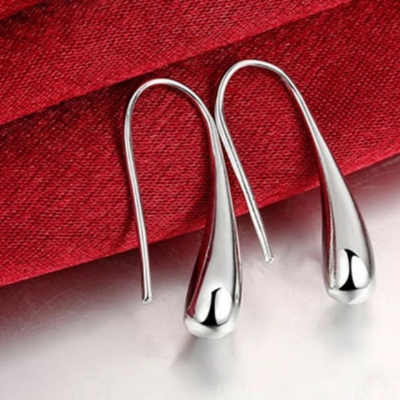 Silver Water Drop Hook Earrings! MAKE AN OFFER!!!! - Picture 3 of 4